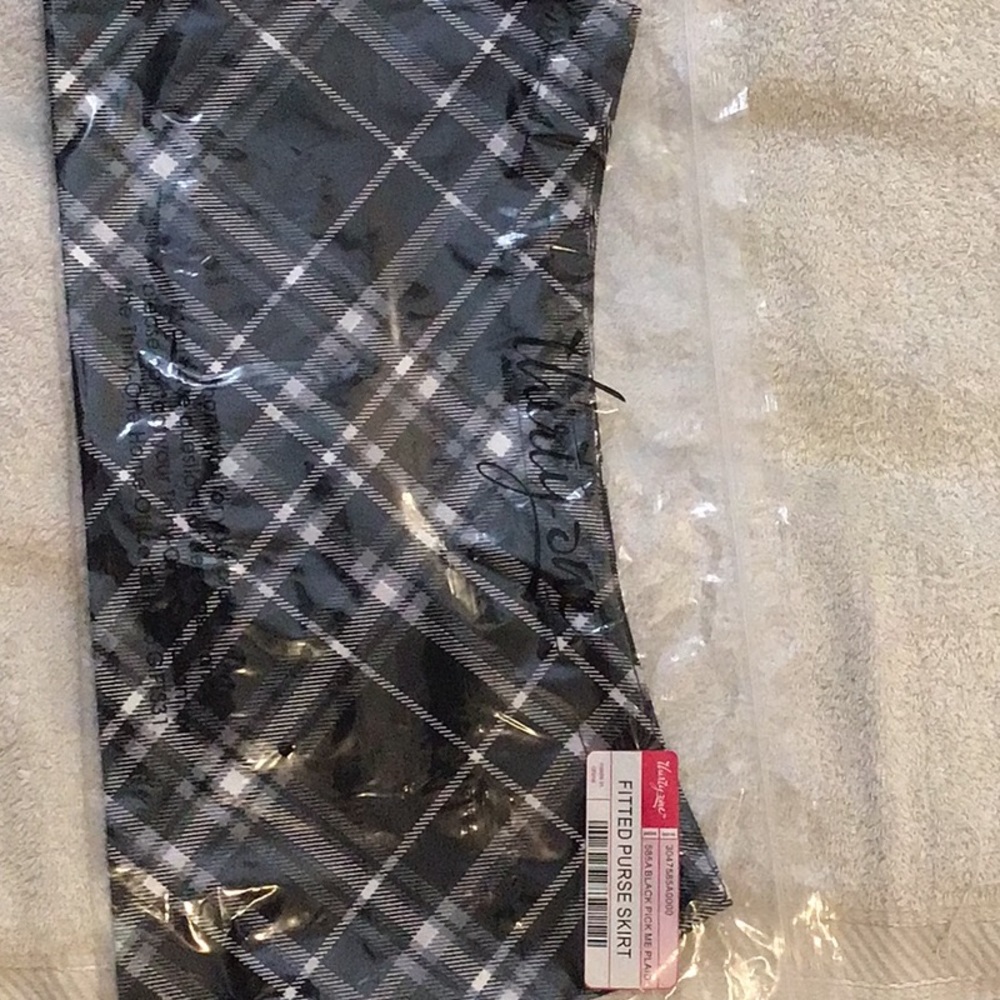 Thirty-one fitted purse skirt